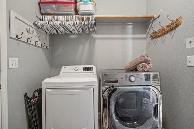 9383 N Dearing, Fresno, CA 93720