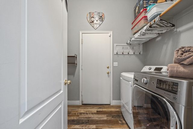 9383 N Dearing, Fresno, CA 93720