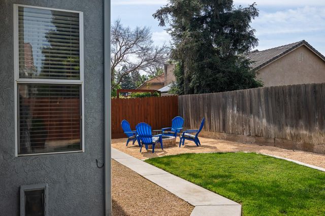 9383 N Dearing, Fresno, CA 93720