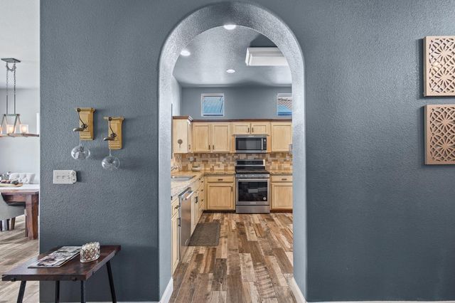 9383 N Dearing, Fresno, CA 93720