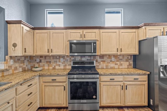 9383 N Dearing, Fresno, CA 93720