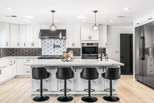 43170 Warner Trail, Palm Desert, CA 92211