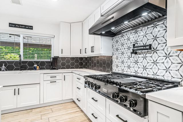 43170 Warner Trail, Palm Desert, CA 92211