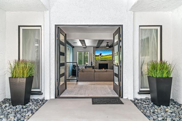 43170 Warner Trail, Palm Desert, CA 92211