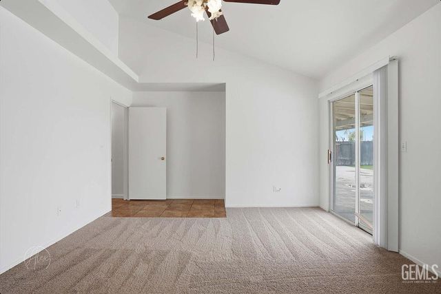 8005 Snowbird Street, Bakersfield, CA 93307