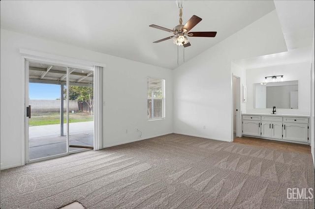 8005 Snowbird Street, Bakersfield, CA 93307