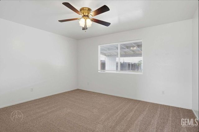 8005 Snowbird Street, Bakersfield, CA 93307