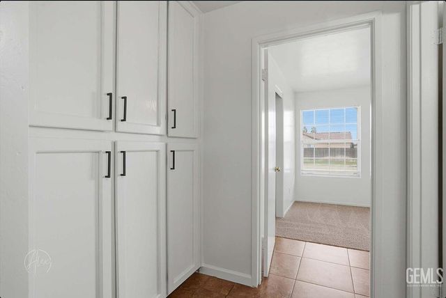 8005 Snowbird Street, Bakersfield, CA 93307