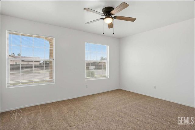 8005 Snowbird Street, Bakersfield, CA 93307