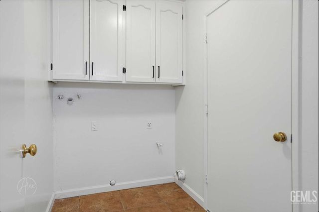 8005 Snowbird Street, Bakersfield, CA 93307