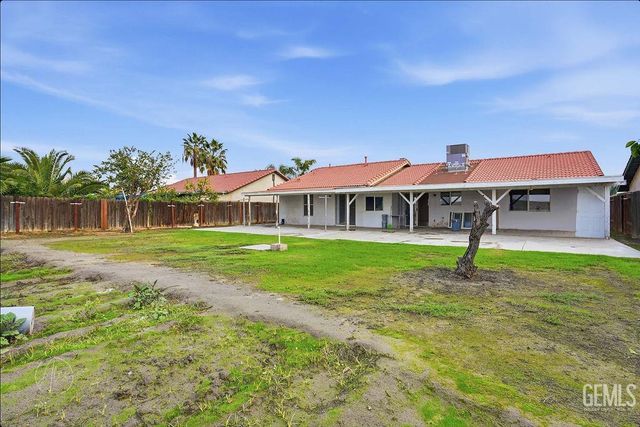 8005 Snowbird Street, Bakersfield, CA 93307