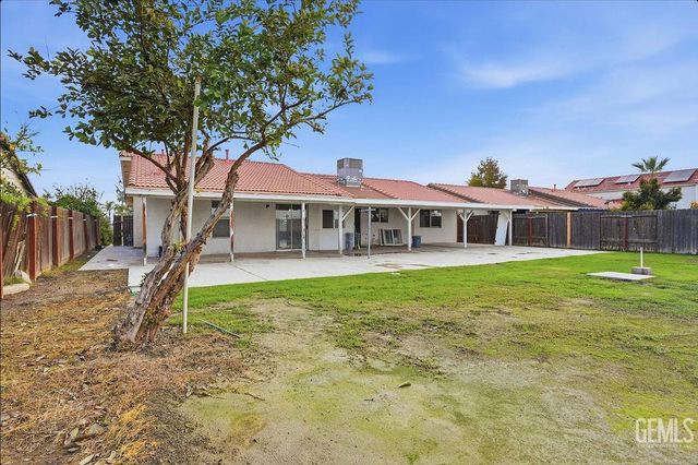 8005 Snowbird Street, Bakersfield, CA 93307