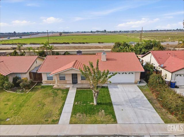 8005 Snowbird Street, Bakersfield, CA 93307