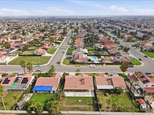 8005 Snowbird Street, Bakersfield, CA 93307