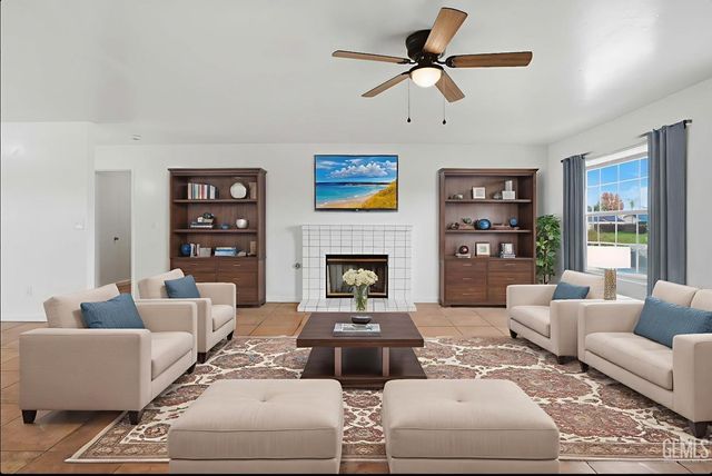 8005 Snowbird Street, Bakersfield, CA 93307