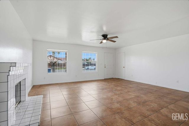 8005 Snowbird Street, Bakersfield, CA 93307