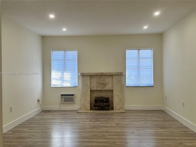 2400 NW 15th St, Miami, FL 33125