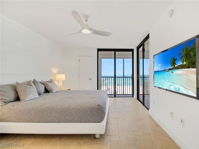 9415 Gulf Shore DR 102, Naples, FL 34108