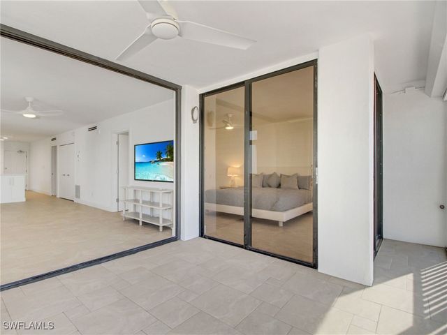 9415 Gulf Shore DR 102, Naples, FL 34108