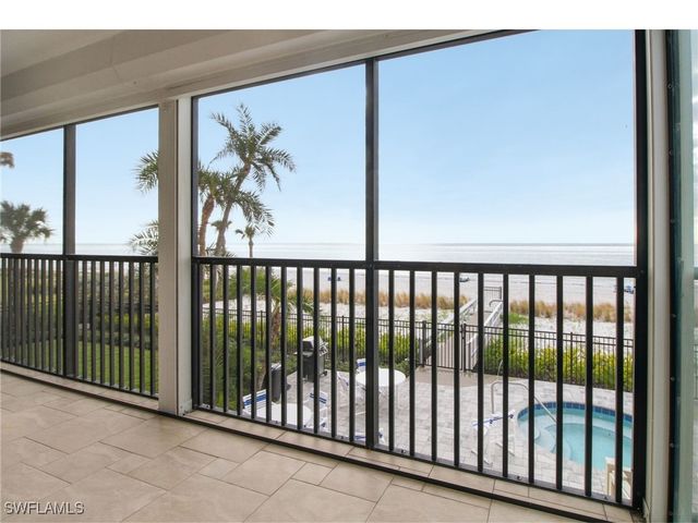 9415 Gulf Shore DR 102, Naples, FL 34108
