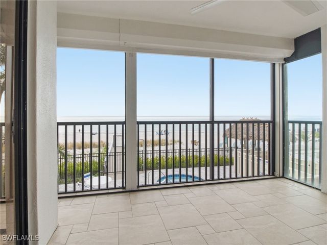 9415 Gulf Shore DR 102, Naples, FL 34108