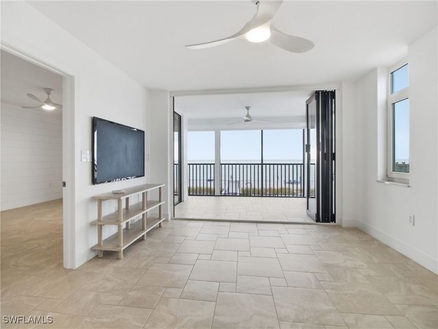 9415 Gulf Shore DR 102, Naples, FL 34108