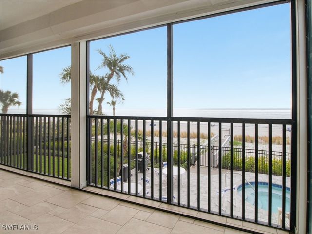 9415 Gulf Shore DR 102, Naples, FL 34108