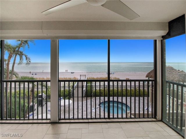 9415 Gulf Shore DR 102, Naples, FL 34108