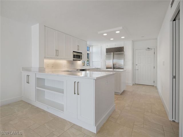 9415 Gulf Shore DR 102, Naples, FL 34108