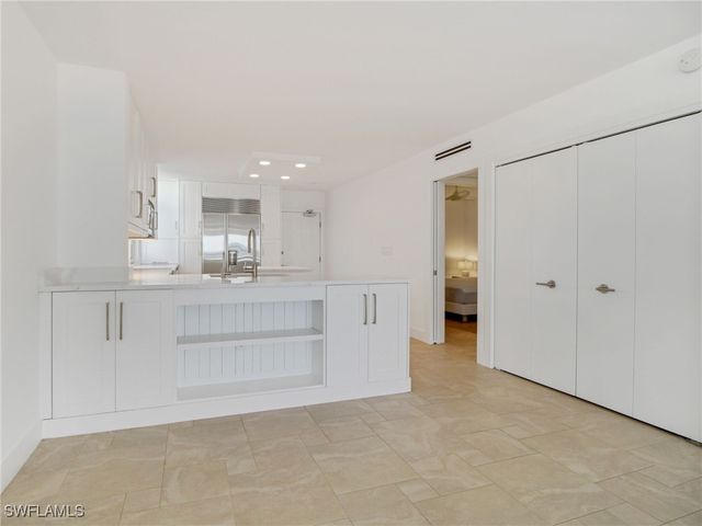 9415 Gulf Shore DR 102, Naples, FL 34108