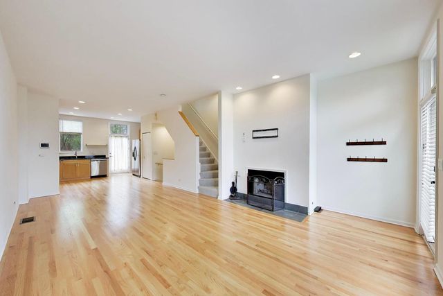 1806 W ARGYLE Street G, Chicago, IL 60640