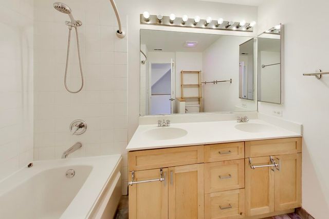 1806 W ARGYLE Street G, Chicago, IL 60640