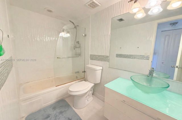 6575 W Oakland Park Blvd 311, Lauderhill, FL 33313