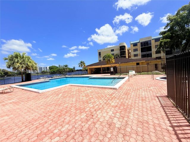 6575 W Oakland Park Blvd 311, Lauderhill, FL 33313