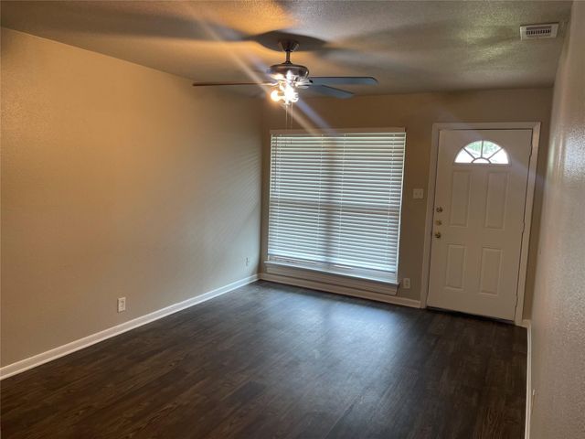 618 Rolling Ridge Drive, Lewisville, TX 75067