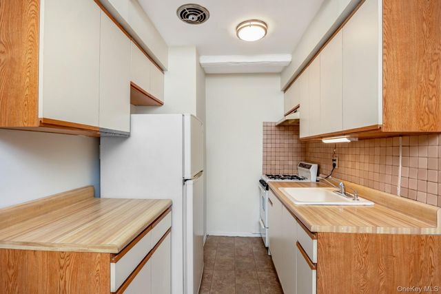 69-31 61st Road, Middle Village, NY 11379