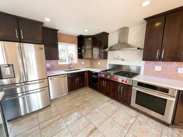 400 Santa Maria Dr, Fairfield, CA 94533