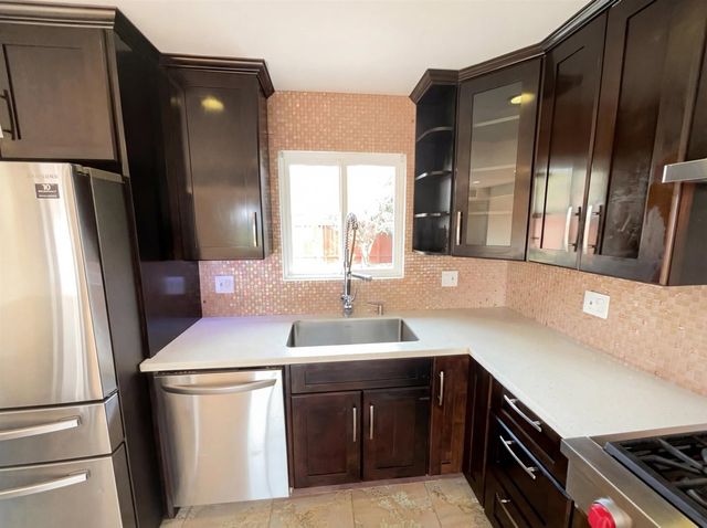 400 Santa Maria Dr, Fairfield, CA 94533