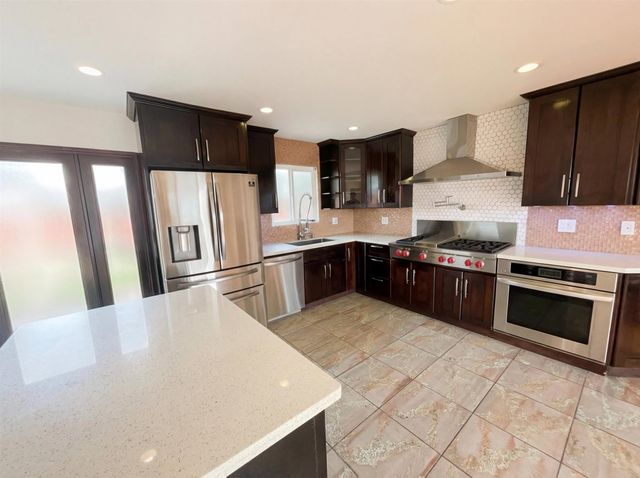 400 Santa Maria Dr, Fairfield, CA 94533