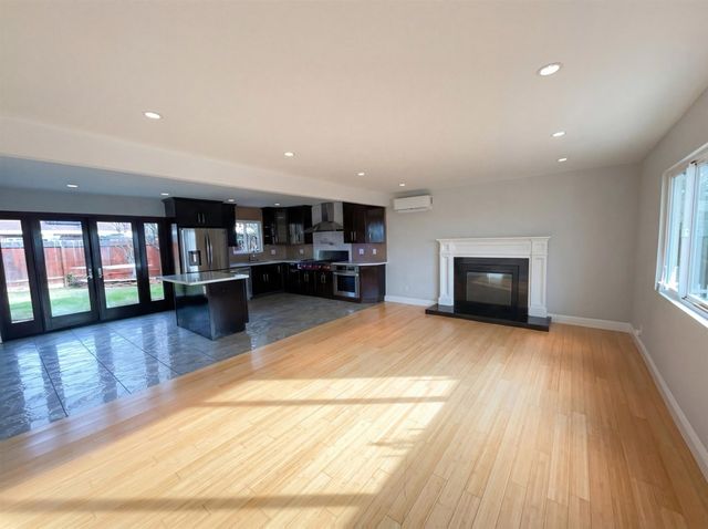 400 Santa Maria Dr, Fairfield, CA 94533