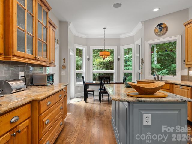 515 Flying Hawk Trail, Waynesville, NC 28786