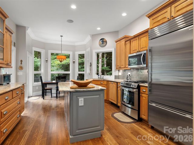 515 Flying Hawk Trail, Waynesville, NC 28786