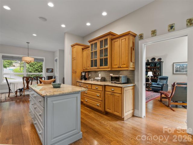 515 Flying Hawk Trail, Waynesville, NC 28786