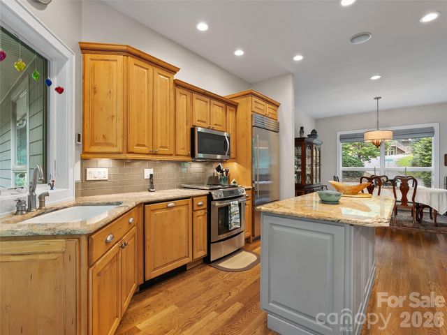515 Flying Hawk Trail, Waynesville, NC 28786