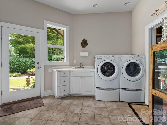 515 Flying Hawk Trail, Waynesville, NC 28786