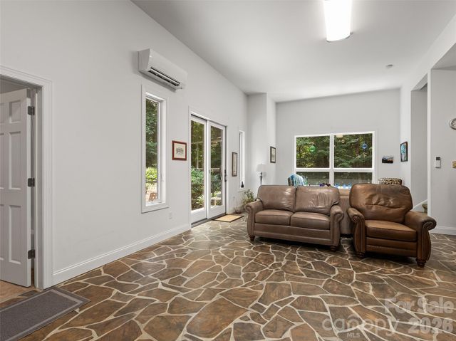 515 Flying Hawk Trail, Waynesville, NC 28786