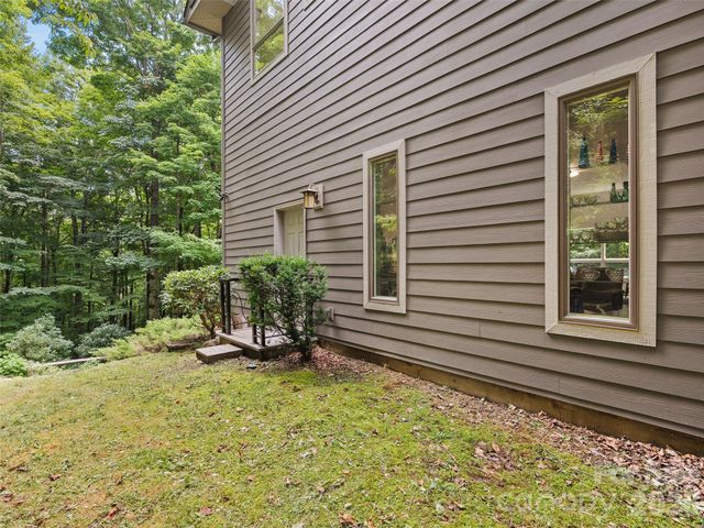 515 Flying Hawk Trail, Waynesville, NC 28786