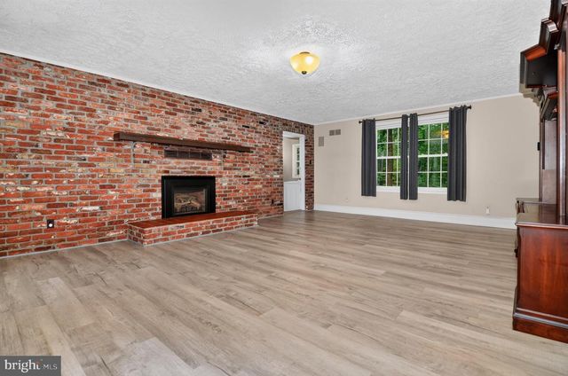 7075 WOOD GLEN DR, Hughesville, MD 20637
