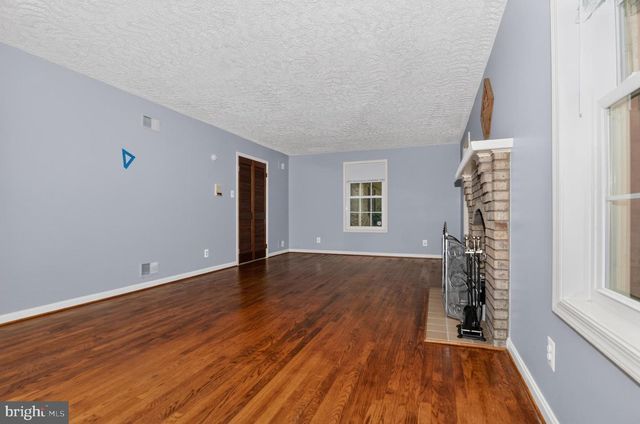 7075 WOOD GLEN DR, Hughesville, MD 20637