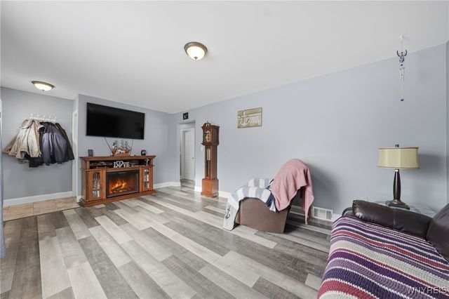 17 Warren Drive, Tonawanda, NY 14150